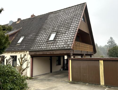 Eine Dachgeschosswohnung mit Garage und eigenem Garten